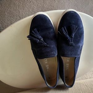 Size 7, Anne Klein -navy blue suede.. ( worn once; like brand new.